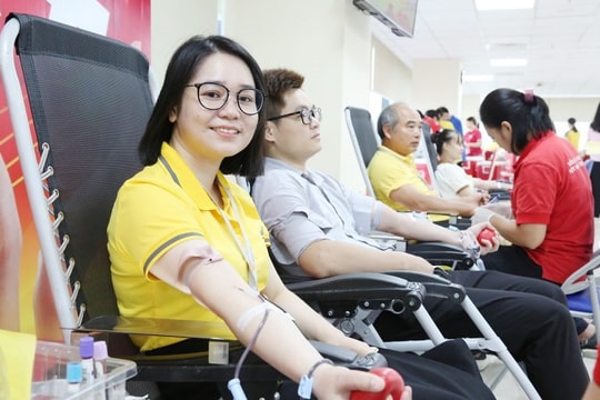 Giọt hồng Bưu điện: 80 năm kết nối yêu thương