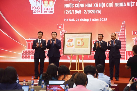 Bộ tem đặc biệt kỷ niệm 80 năm Quốc khánh có gì "đặc biệt"?