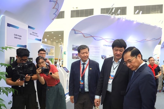 Triển lãm “Viện Hàn lâm Khoa học và Công nghệ Việt Nam - nơi hội tụ những thành tựu khoa học, công nghệ”