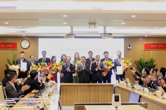 Bộ Khoa học và Công nghệ bổ nhiệm, bổ nhiệm lại, giao quyền lãnh đạo cho 9 cán bộ cấp Vụ