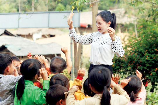 Tăng cường hỗ trợ giáo dục: Tạo nền tảng vững chắc cho mục tiêu giảm nghèo bền vững