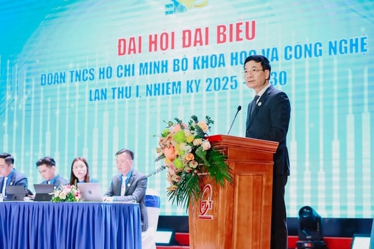 Nói chuyện với người trẻ, Bộ trưởng Nguyễn Mạnh Hùng khuyên "hãy thể hiện bản thân, kiên trì với mục tiêu"