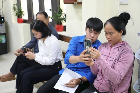 Cán bộ giảm nghèo: Từ thực thi chính sách đến đồng hành với dân