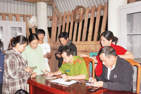 Quảng Ngãi thúc đẩy chuyển đổi số từ “Bình dân học vụ số”