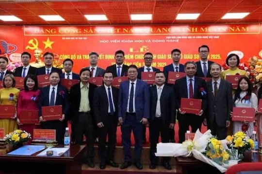 Học viện Khoa học và Công nghệ bổ nhiệm chức danh GS, PGS và trao bằng Tiến sĩ