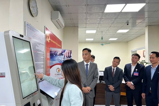 Xã đầu tiên của tỉnh Hưng Yên có robot AI hỗ trợ người dân làm thủ tục hành chính