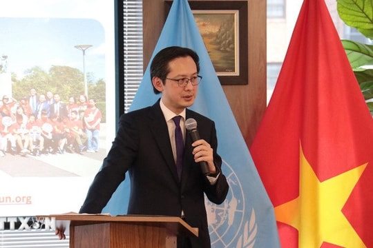 Phái đoàn Việt Nam tại Liên hợp quốc gặp gỡ và thông tin tới báo chí quốc tế