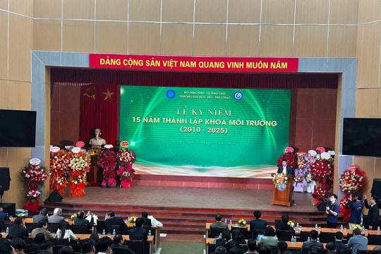 Trường Đại học Mỏ - Địa chất kỷ niệm 15 năm thành lập Khoa Môi trường