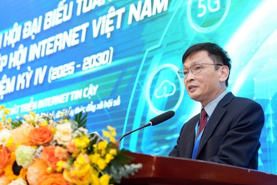 Ông Vũ Hoàng Liên tiếp tục được bầu làm Chủ tịch Hiệp hội Internet Việt Nam