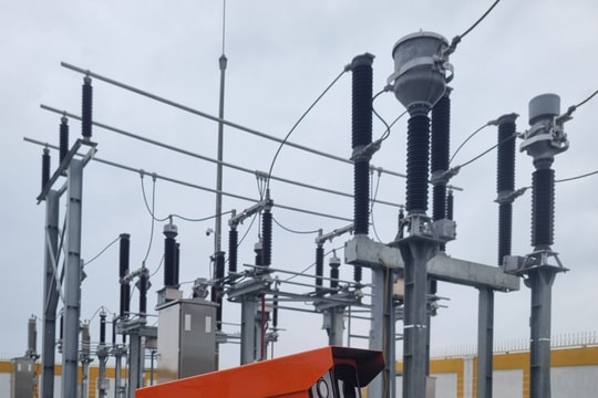 Robot tự hành phục vụ giám sát trạm biến áp không người trực