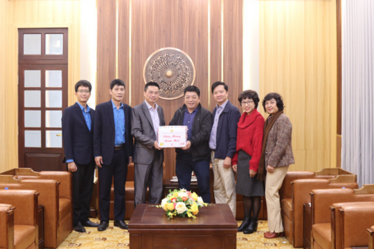 Công đoàn Khoa học và Công nghệ Việt Nam thăm và chúc Tết Báo Nhân Dân