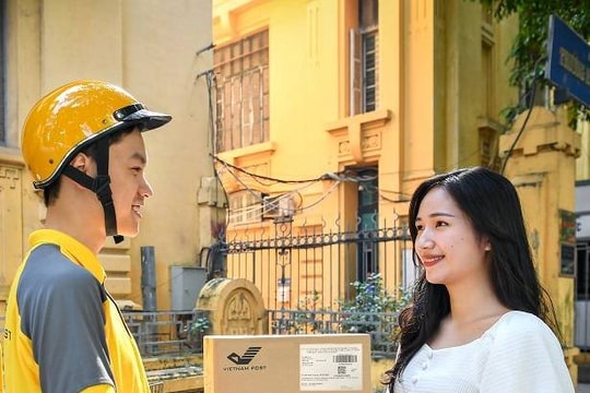 Những ngày cận Tết bận rộn tại Bưu điện Việt Nam