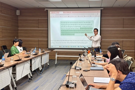 Tạp chí Khoa học và Công nghệ Việt Nam tập huấn AI cho viên chức và người lao động