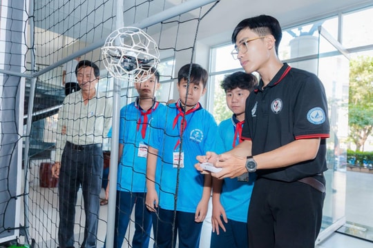 Drone Soccer: Sân chơi công nghệ hữu ích cho học sinh tại Tây Ninh