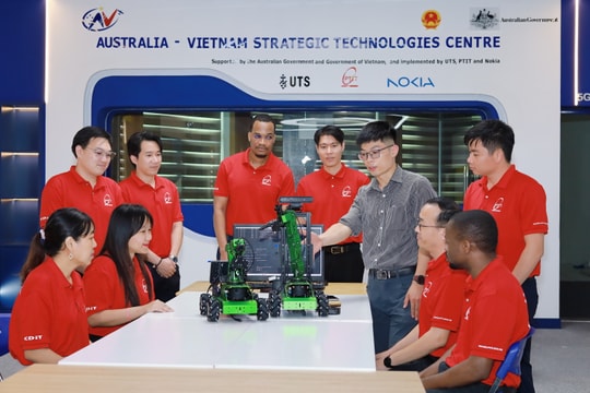 Đào tạo Kỹ thuật Truyền thông hàng không vũ trụ đón đầu hạ tầng kết nối của tương lai