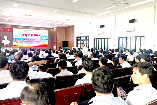 Vĩnh Long tập huấn cho hàng trăm cán bộ về ứng dụng AI trong quản lý, điều hành