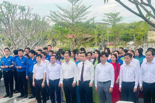 Sở KH&CN tỉnh Hà Tĩnh dâng hương tri ân các Anh hùng liệt sỹ