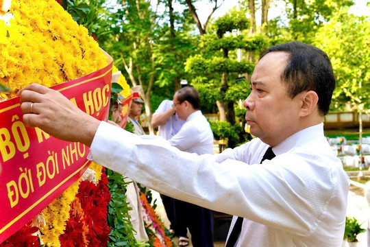 Lãnh đạo Bộ KH&CN tri ân các Anh hùng liệt sĩ ngành Giao bưu - Thông tin tại Tây Ninh