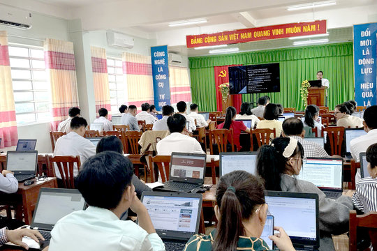Vĩnh Long tập huấn cho 124 công chức, viên chức phụ trách CNTT và chuyển đổi số cấp xã