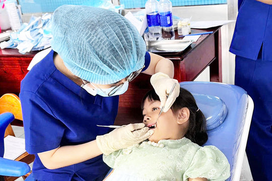 Ngừa sâu răng từ tuổi lên 3: Tín hiệu tích cực từ nghiên cứu vecni fluor