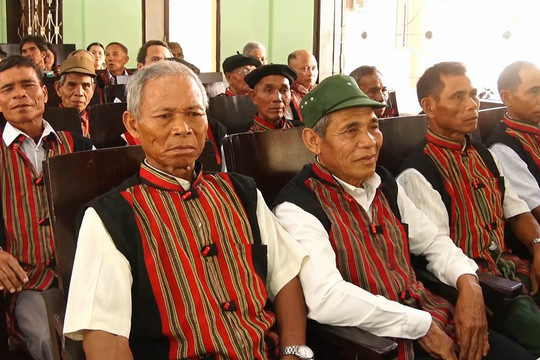 Phát huy vai trò người có uy tín trong vùng đồng bào dân tộc thiểu số: Chính sách mới sát thực tiễn