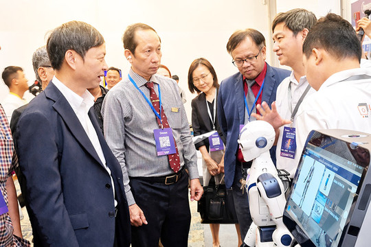 Phát biểu tại iTECH EXPO 2026, Thứ trưởng Hoàng Minh nhấn mạnh: Làm chủ công nghệ chưa phải là đích cuối cùng