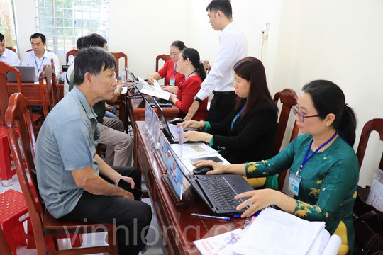 Vĩnh Long triển khai chương trình hỗ trợ người dân tiếp cận TTHC vào Ngày thứ Bảy