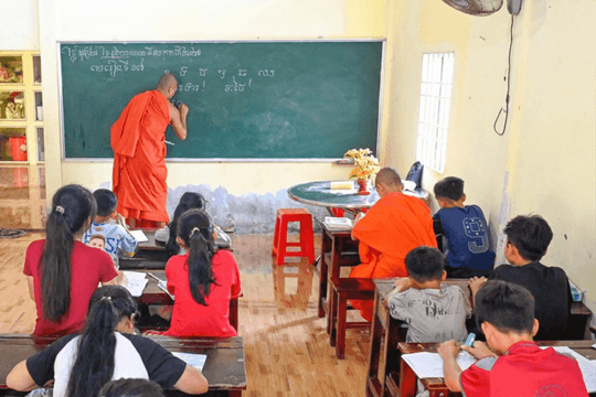 Hành trình gìn giữ bản sắc văn hóa dân tộc từ lớp học chữ Khmer dưới mái chùa