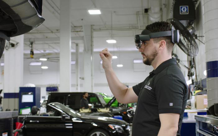HoloLens có thể giúp sửa chữa ô tô như thế nào?