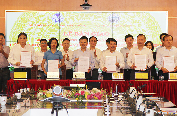 Bộ TT&TT bàn giao 200 cụm loa truyền thanh thế hệ mới cho tỉnh biên giới Tây Ninh