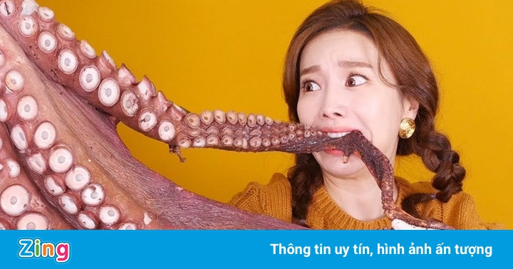 Trung Quốc xem xét cấm clip ăn uống vô độ (mukbang)