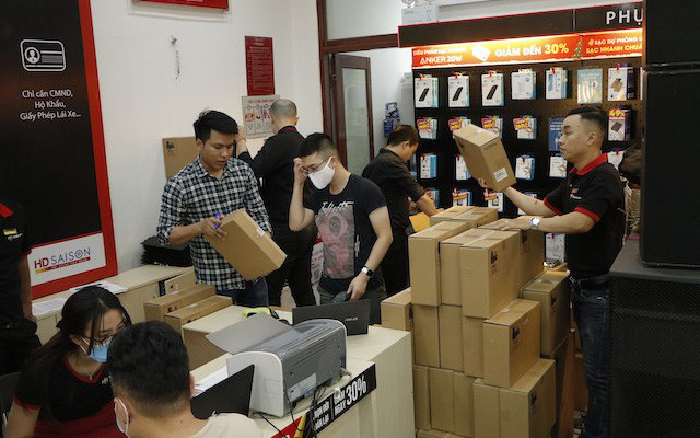 FPT Shop là chuỗi cửa hàng đầu tiên tại Việt Nam mở bán MacBook M1