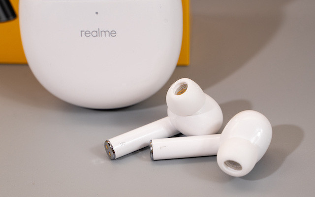 Tai nghe Realme chống ồn chủ động 35 dB được bán tại Việt Nam
