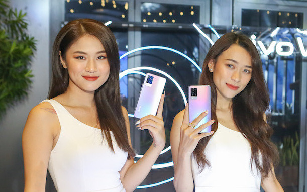 Vivo V21 5G có camera Selfie 44MP OIS đầu tiên trên thế giới ra mắt tại Việt Nam