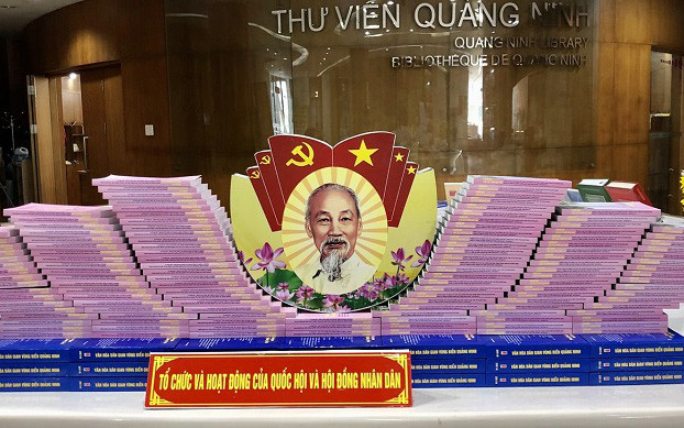 Quảng Ninh trưng bày sách chuyên đề “Ngày hội toàn dân"
