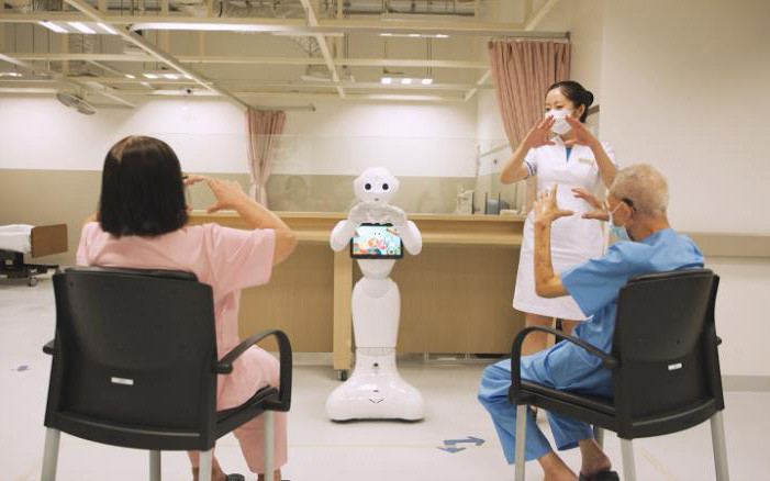 Hơn 50 robot làm việc tại bệnh viện công nghệ cao ở Singapore