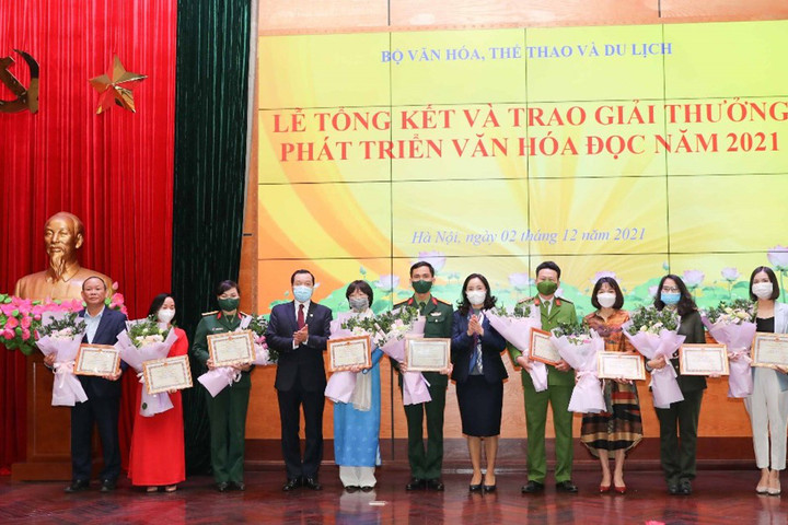 19 tập thể, 14 cá nhân nhận Giải thưởng Phát triển văn hóa đọc năm 2021   