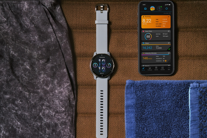 Đồng hồ thông minh tích hợp loa thoại đầu tiên của Garmin