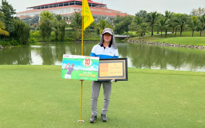 HIO những ngày đầu năm tiếp tục “nổ” trên sân golf Tân Sơn Nhất