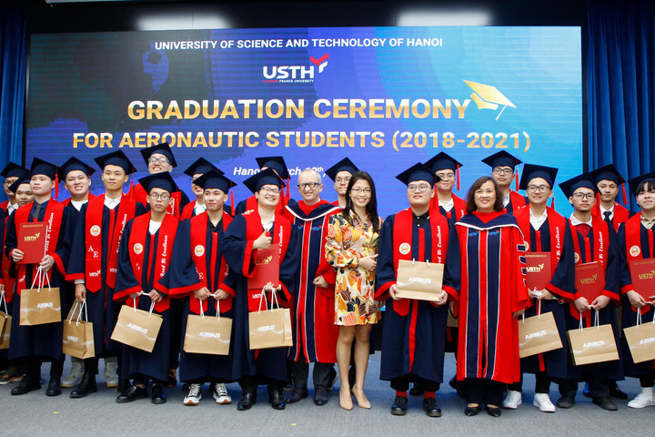 30 học viên đầu tiên tốt nghiệp kỹ thuật hàng không tại Đại học KH&CN Hà Nội 