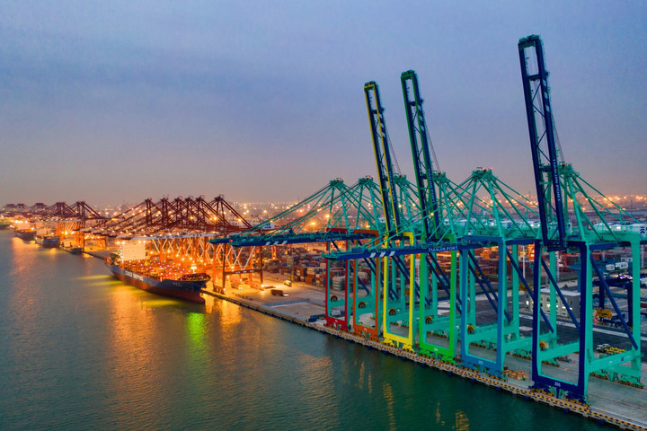 Cảng Thiên Tân: Mô hình bến cảng xanh thông minh vận hành tự động