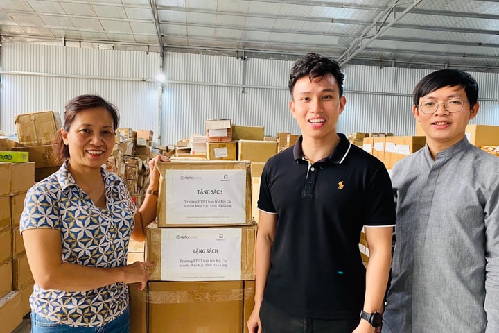 10.000 cuốn sách được Alpha Books, Trạm đọc tặng cho 50 trường học và tổ chức