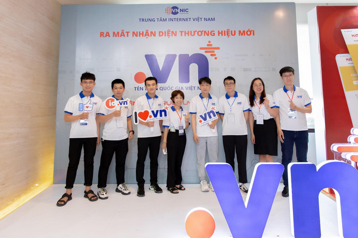 TÊN MIỀN QUỐC GIA “.VN” 25 năm định danh Việt Nam trên internet và tạo dựng niềm tin cho thương hiệu Việt