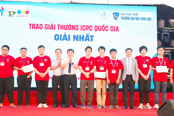Những gương mặt xuất sắc nhất cuộc thi Olympic Tin học Sinh viên Việt Nam lần thứ 32