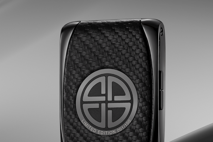 Điện thoại XOR Ebony Carbon Shield: biểu tượng vị lai của giới xa xỉ