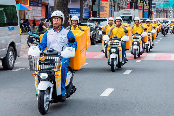 Honda Việt Nam và Bưu điện mở rộng dự án sử dụng xe điện giao hàng