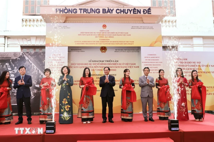 Trưng bày hơn 120 hình ảnh, tài liệu quý kỷ niệm 70 năm Hiệp định Geneva