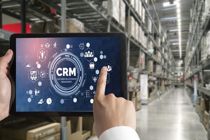 Ứng dụng CRM và GenAI trong chuyển đổi số doanh nghiệp thương mại điện tử