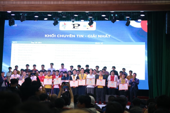 Sinh viên PTIT đạt 3 giải Nhất kỳ thi Olympic Tin học sinh viên toàn quốc và Lập trình ICPC Asia Hanoi 2024