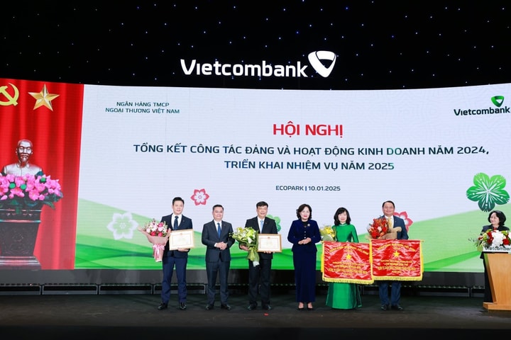 Vietcombank vững thế dẫn đầu, bứt phá với dấu ấn xanh